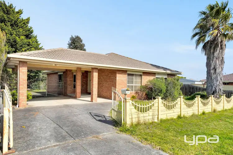 33 Paringa Boulevard, Meadow Heights VIC 3048