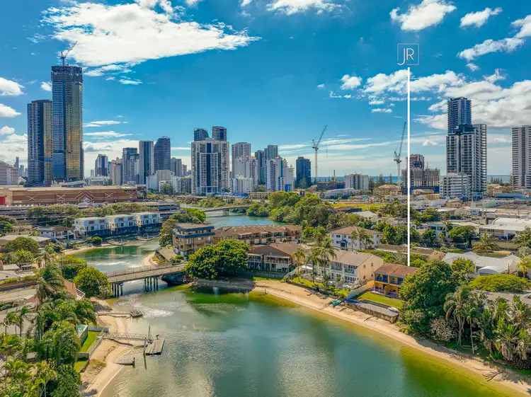6 Orvieto Avenue, Mermaid Waters QLD 4218
