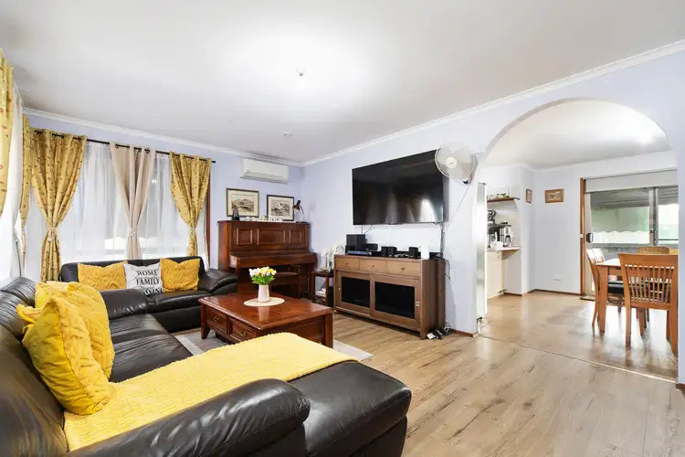 2/11 Hazlitt Court, Cranbourne VIC 3977