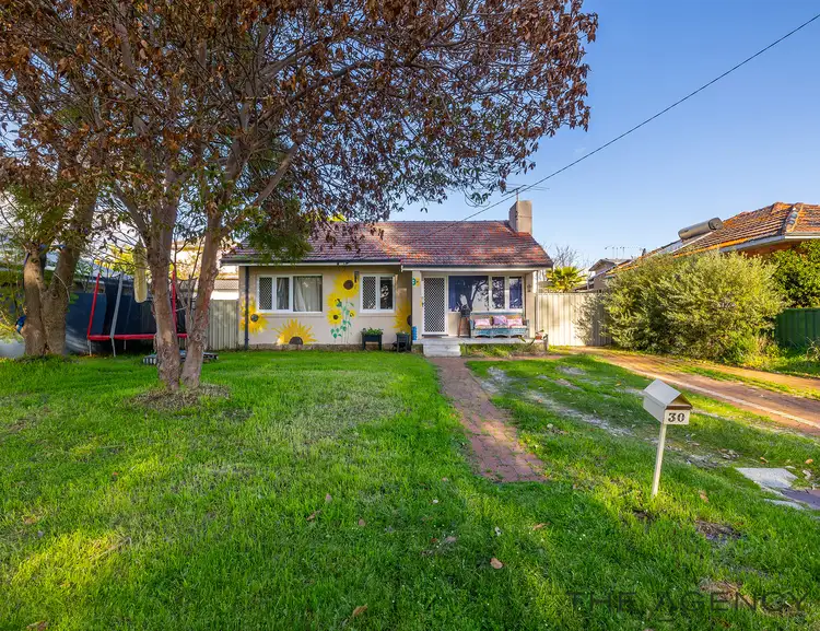 30 Lowes Street, Cloverdale WA 6105
