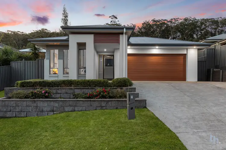 7 Medina Place, Cameron Park NSW 2285