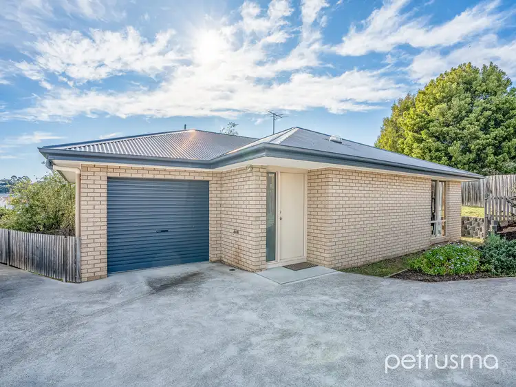 2/8 Zeehan Street, Warrane TAS 7018