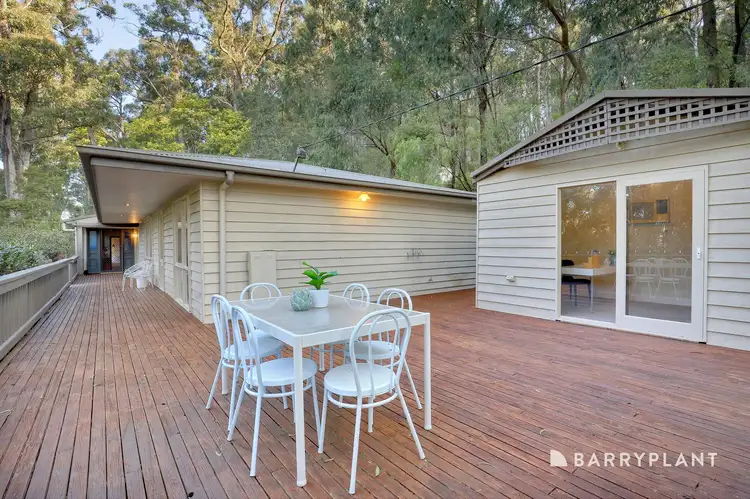 31 Seaview Road, Cockatoo VIC 3781