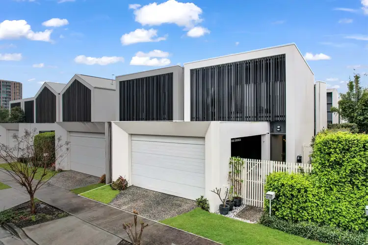 2/6 Magnoli Circuit, Palm Beach QLD 4221