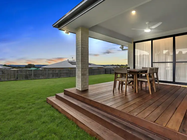 4 Laverton Close, Plainland QLD 4341