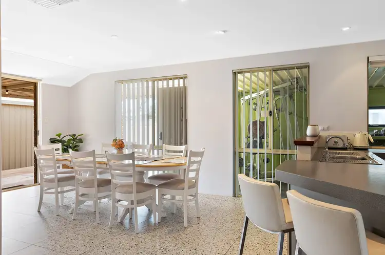166 Seville Drive, Seville Grove WA 6112