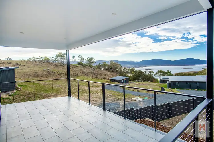 8B Willow Bay Place