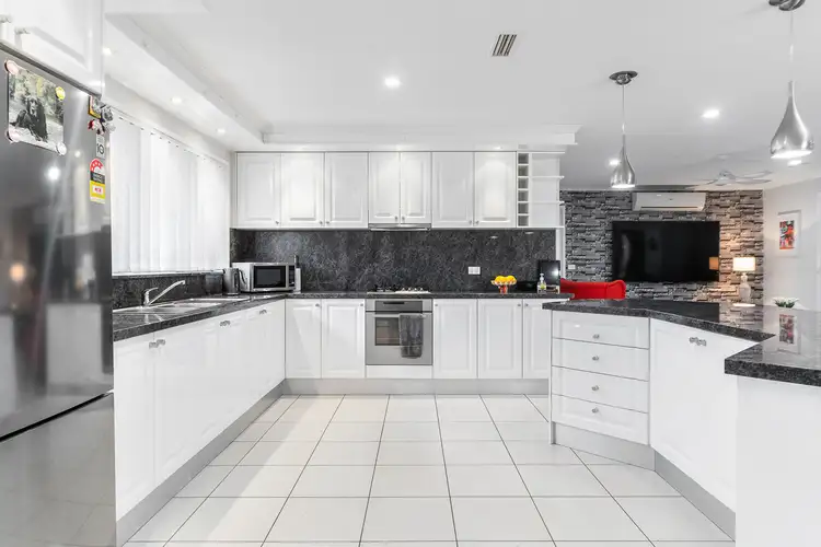 Fifth view of Homely house listing, 10 Arthur Court, Skye VIC 3977