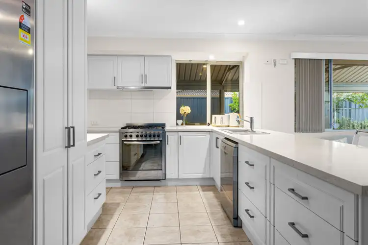 Sixth view of Homely house listing, 10 Fabales Close, Beeliar WA 6164