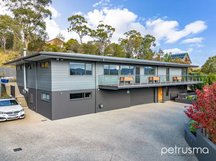 82 Begonia Street, Lindisfarne TAS 7015