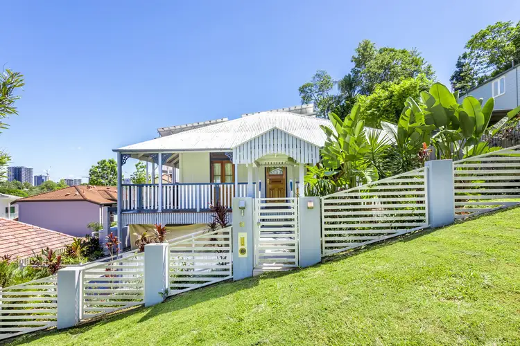 18 Highview Terrace, St Lucia QLD 4067