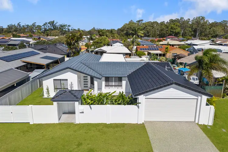 26 Tradewinds Avenue, Paradise Point QLD 4216