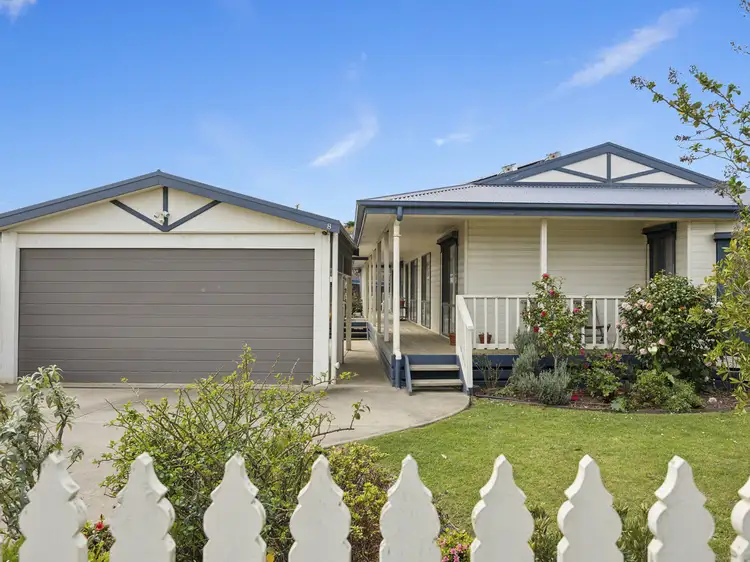 8 Alvina Crescent, Surf Beach VIC 3922