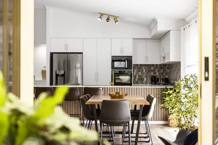 8 Weis Crescent, Middle Ridge QLD 4350
