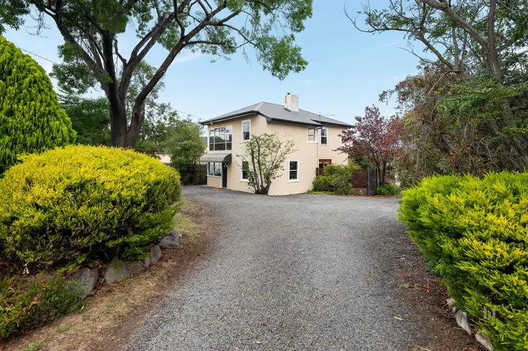 157 Derwent Avenue, Lindisfarne TAS 7015