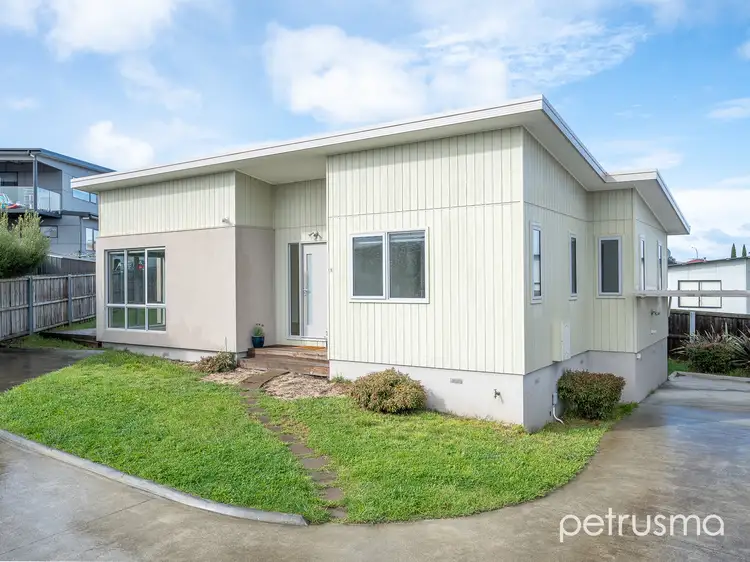 2/27 Mariah Crescent, Oakdowns TAS 7019