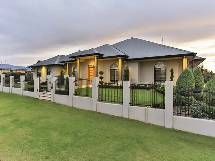 2 Cockatoo Court, Highfields QLD 4352