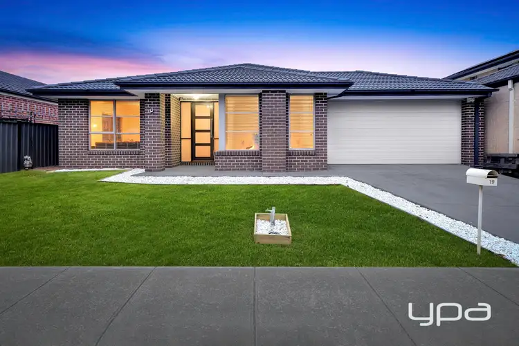 19 Wattle Tree Drive, Point Cook VIC 3030