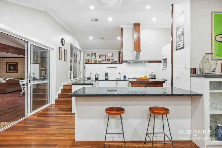 17 Wheelwright Road, Lesmurdie WA 6076