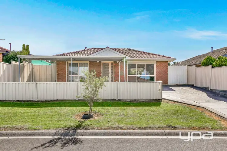 6 Heath Place, Meadow Heights VIC 3048