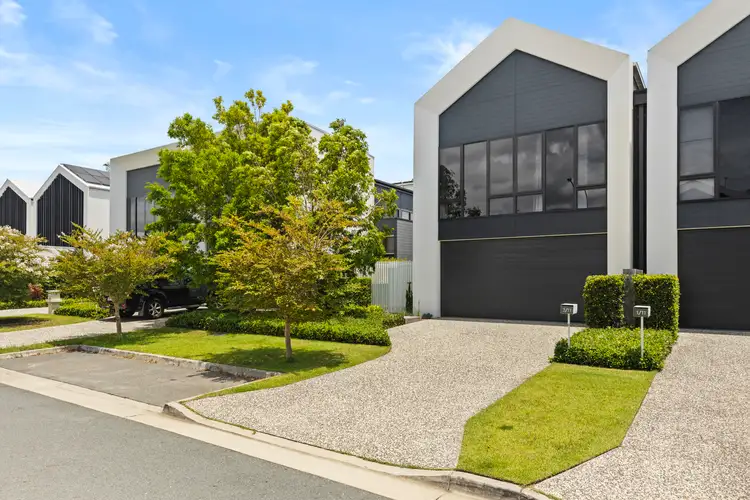 2/11 Magnoli Circuit, Palm Beach QLD 4221