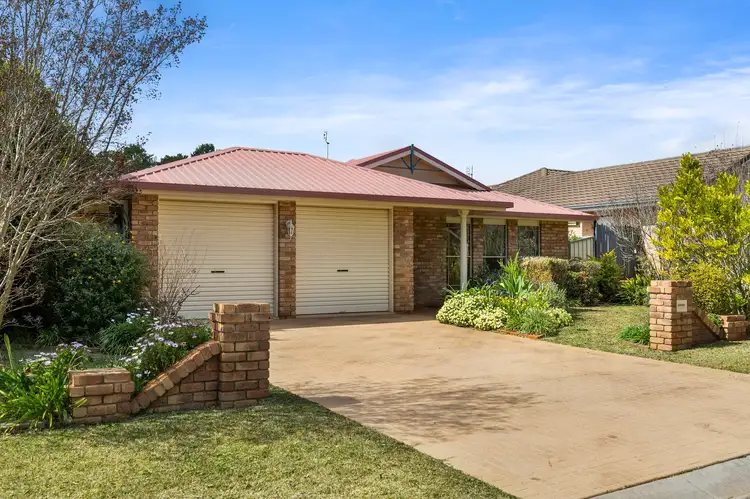2 Grant Close