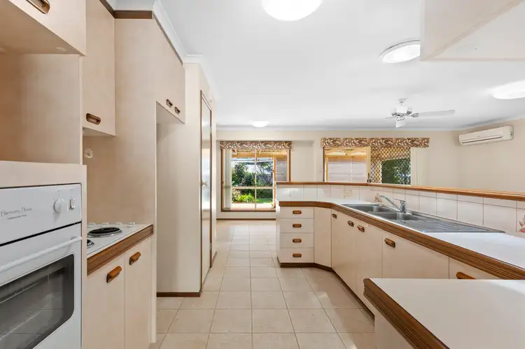 Fifth view of Homely house listing, 2 Grant Close, Middle Ridge QLD 4350