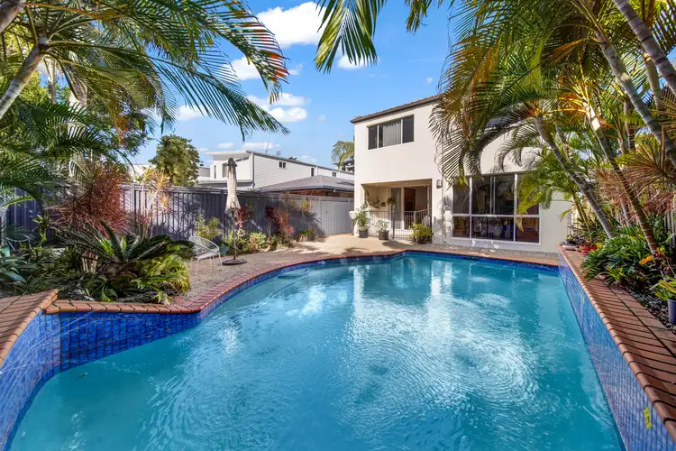 25 Twenty Fifth Avenue, Palm Beach QLD 4221