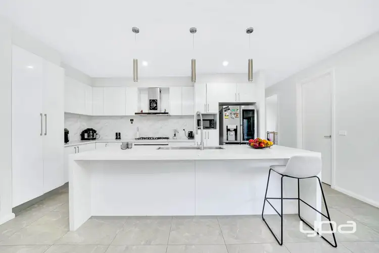 27 Foxley Crescent, Mickleham VIC 3064