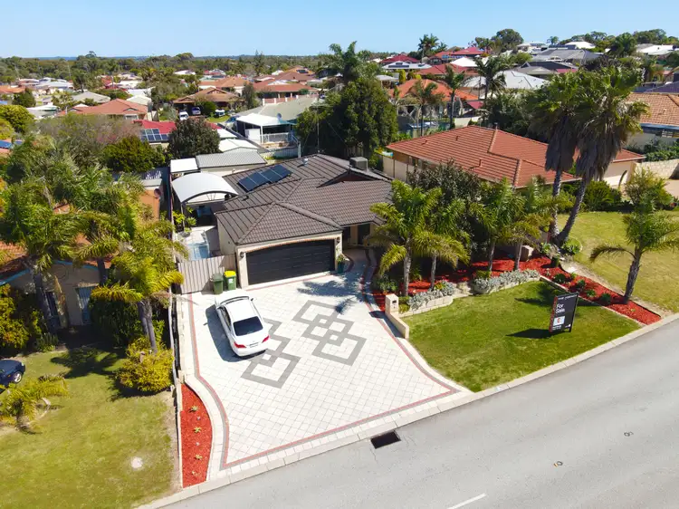 8 Floribunda Avenue, Halls Head WA 6210
