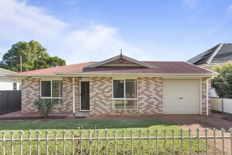 8 Henderson Street, Newtown QLD 4350