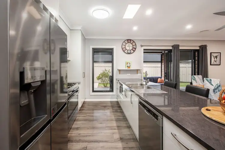 Fifth view of Homely house listing, 8 Ruthven Circuit, Wodonga VIC 3690