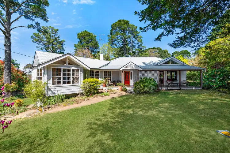 2 Armstrong Street, Wentworth Falls NSW 2782