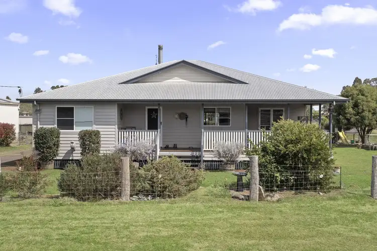 26 Railway Street, Cambooya QLD 4358