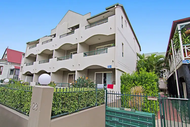 23 Edmondstone Street