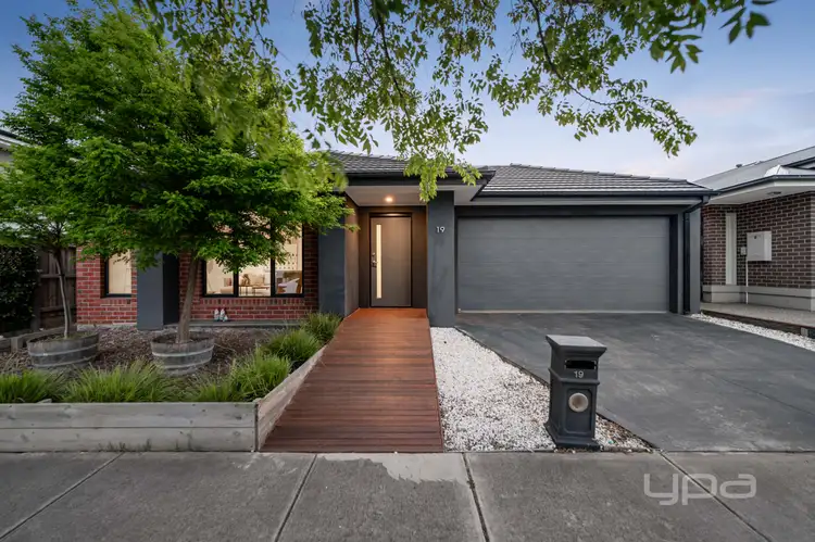 19 Birdsong Avenue, Mickleham VIC 3064