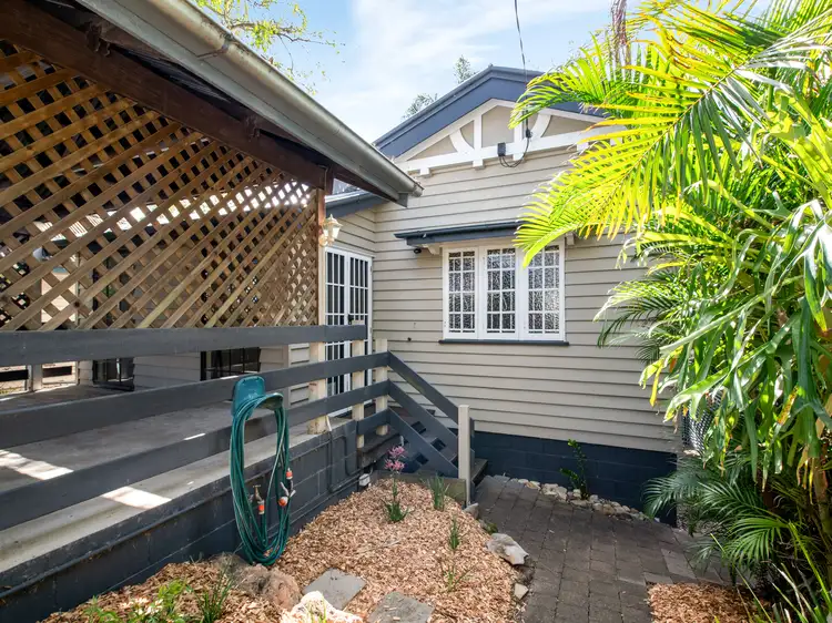 10 Eighth Avenue, Coorparoo QLD 4151
