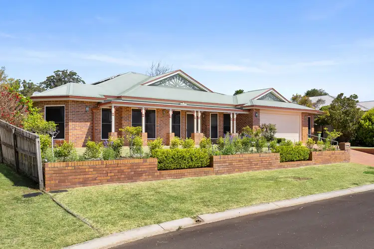 12 Howard Street, Middle Ridge QLD 4350