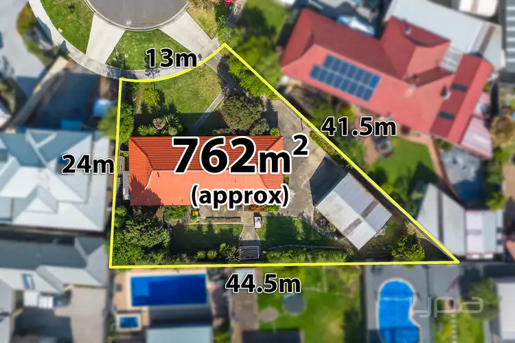 13 Wanganui Court, Taylors Lakes VIC 3038