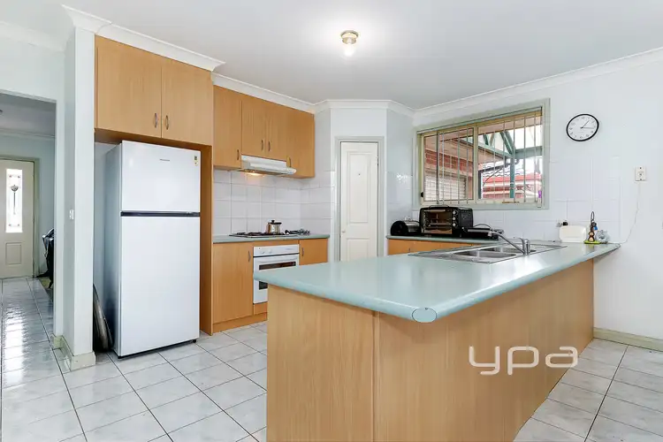 Fifth view of Homely house listing, 7 William Circuit, Caroline Springs VIC 3023
