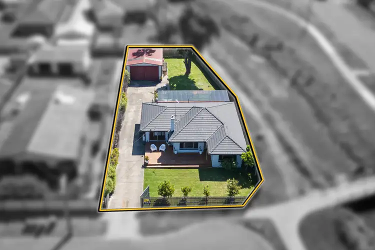 23 Heatherlea Grove, Lakes Entrance VIC 3909