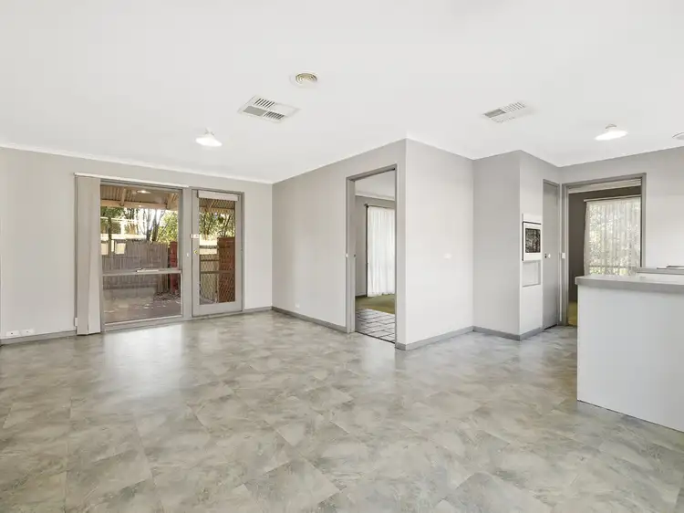 52 Walsingham Crescent, Kurunjang VIC 3337