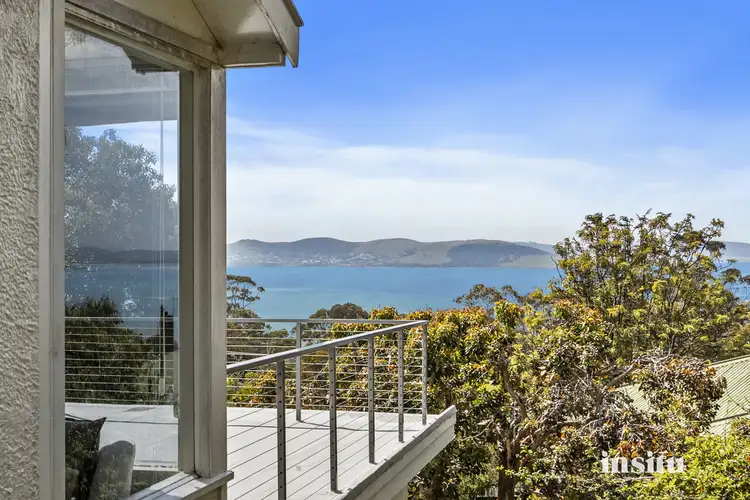 16 Stewart Crescent, Taroona TAS 7053