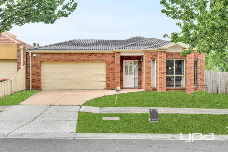 13 Flowerdale Crescent, Roxburgh Park VIC 3064