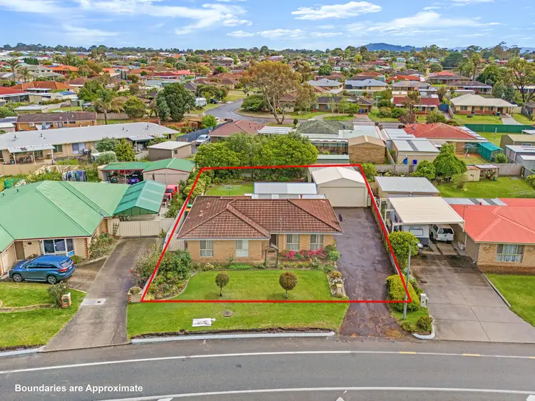 77 Le Grande Avenue, Orana WA 6330