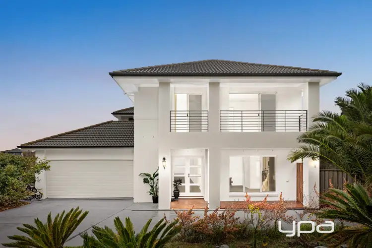 13 Seaview Point, Sanctuary Lakes VIC 3030