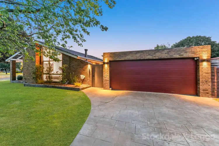 18 Earlston Square, Berwick VIC 3806