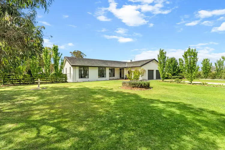 592 Llowalong Road, Stratford VIC 3862