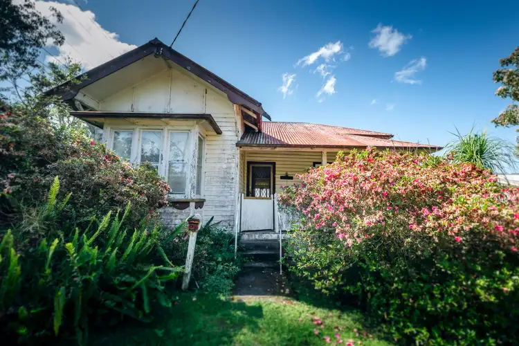 21 Bowra Street