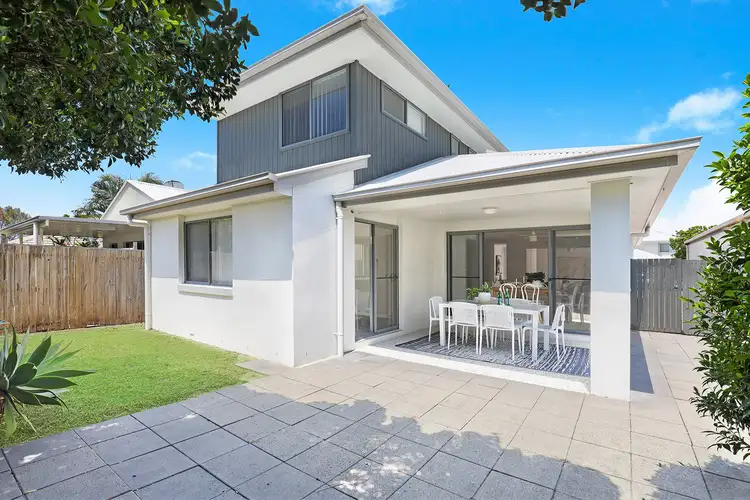 1&2/3 Whitsunday Street, Kawana Island QLD 4575